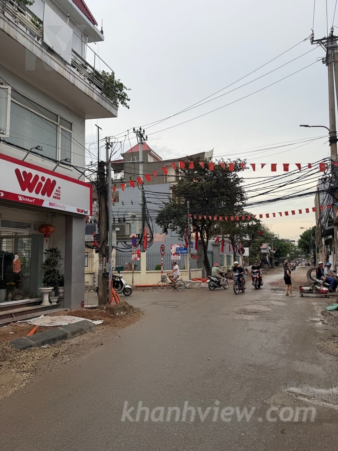 Không gian và thực tế mặt phố Trung Hành