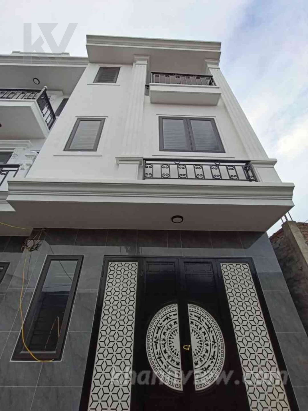 Nhà 3 tầng tân cổ điển Quốc Lộ 10