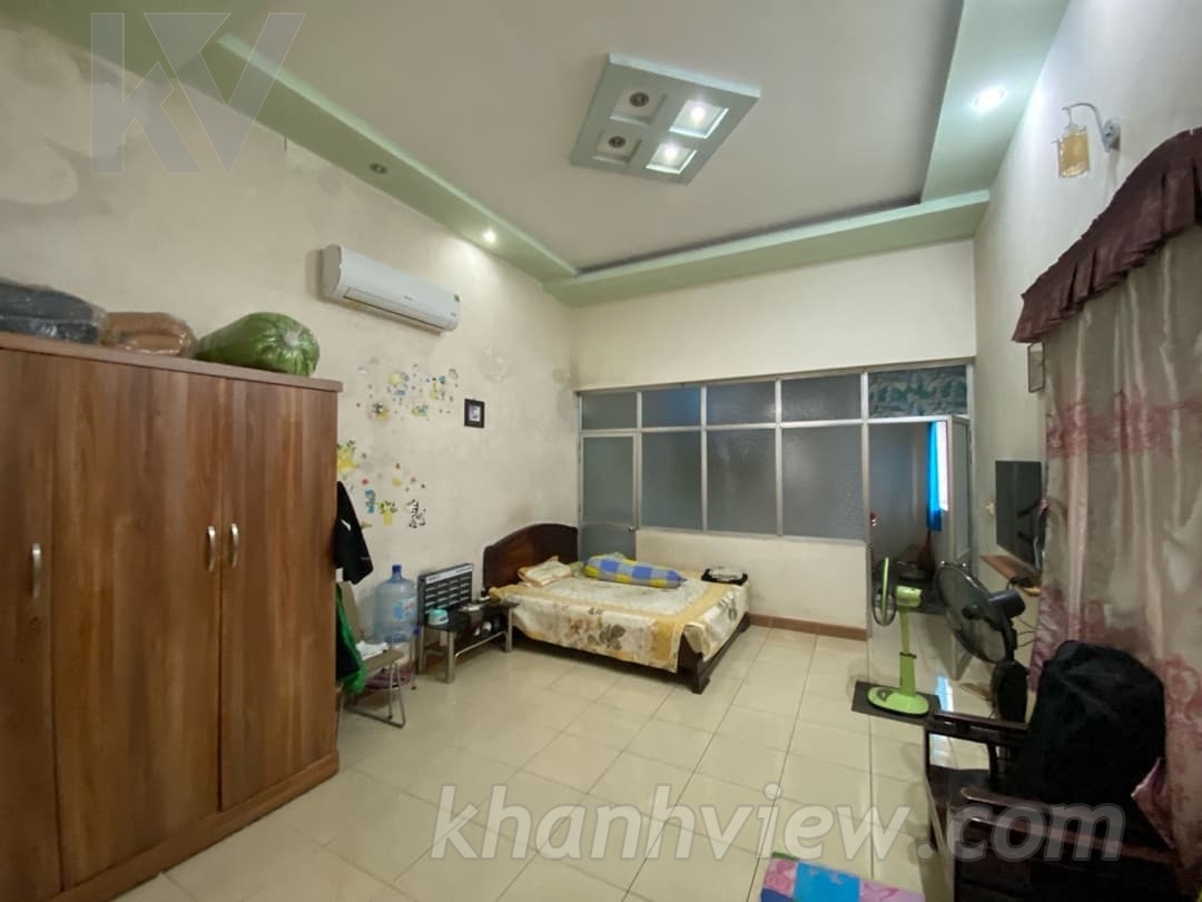 Mặt phố Nguyễn Văn Hới 10