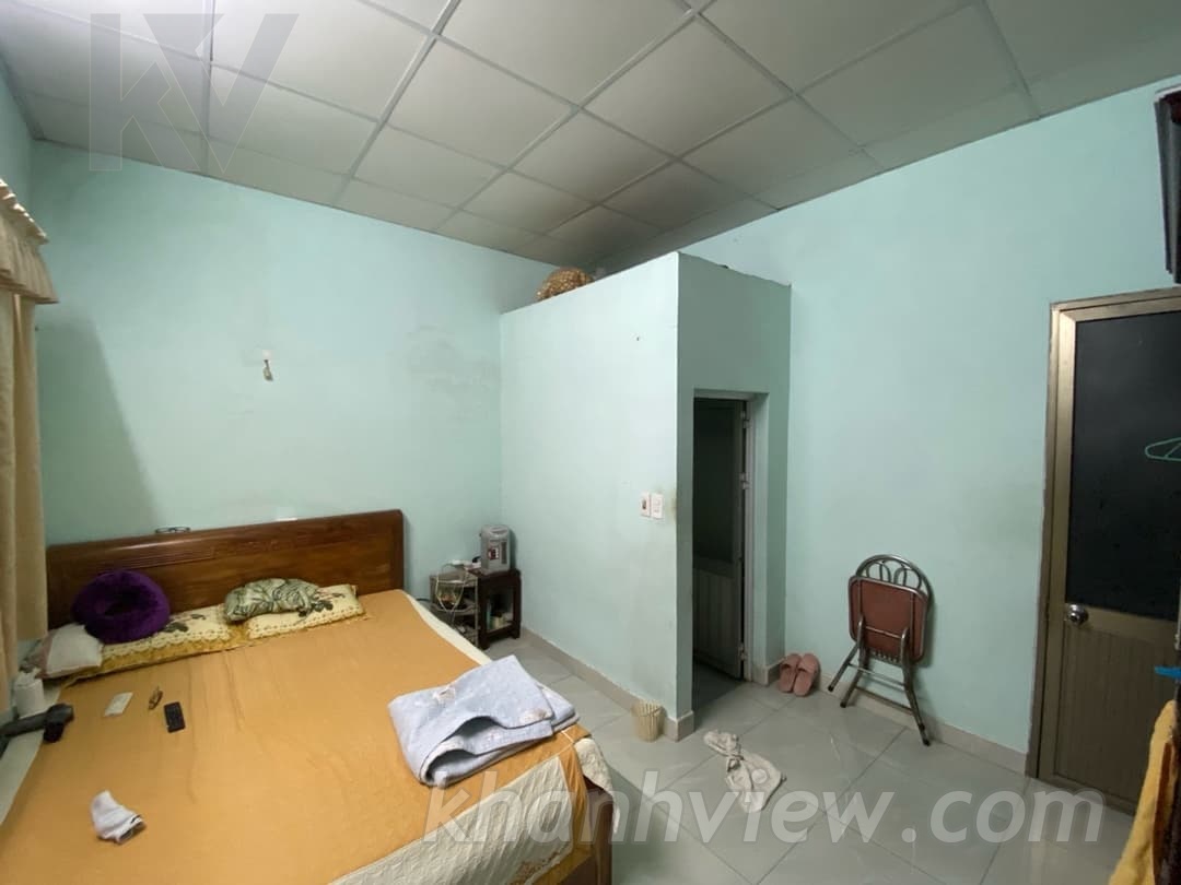 Mặt phố Nguyễn Văn Hới 4