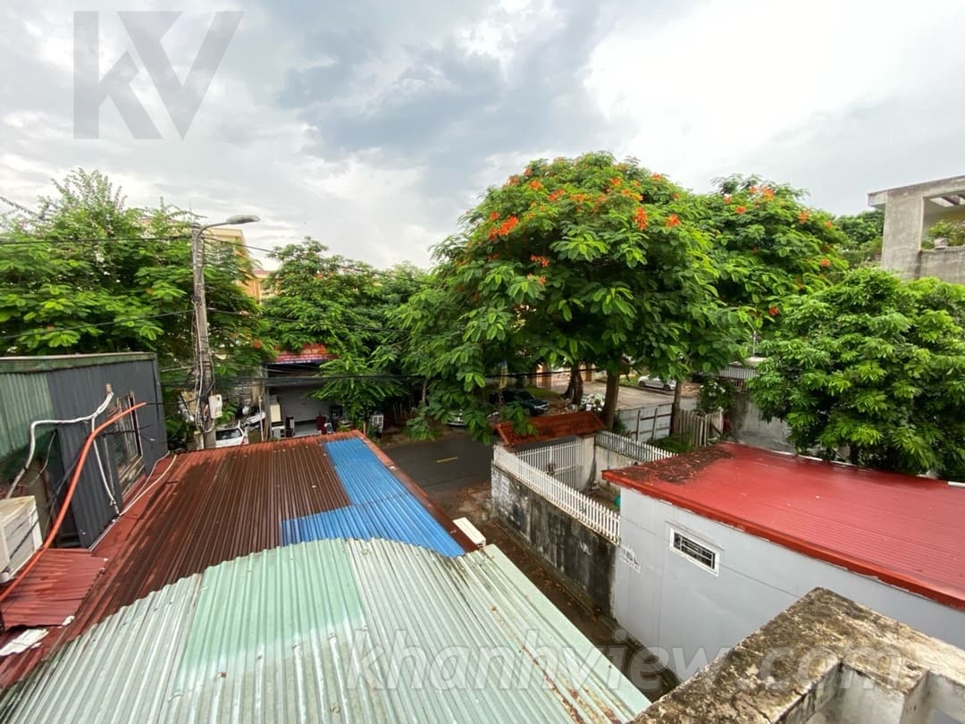 Mặt phố Nguyễn Văn Hới 9
