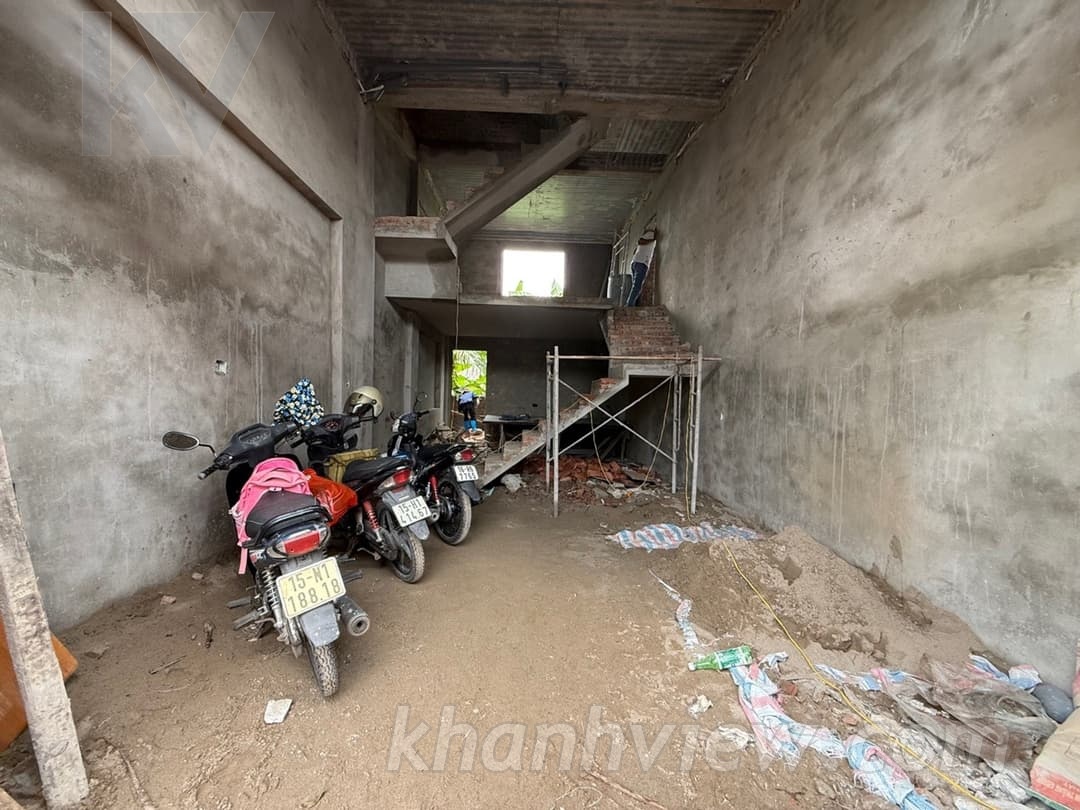 Phòng vệ sinh hiện đại ốp lát gạch men phong cách khách sạn