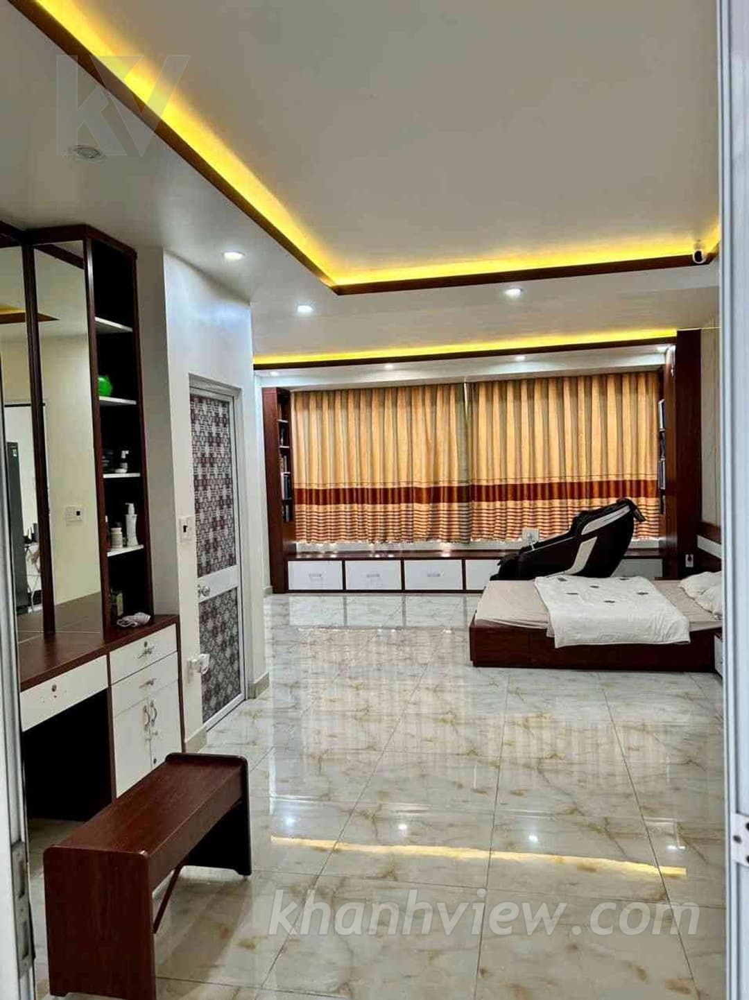 Mặt phố Ngô Gia Tự TK5VOLZ8