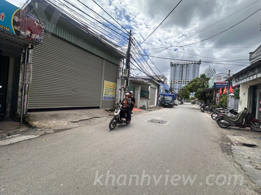 Đất mặt đường Đoàn Kết 5