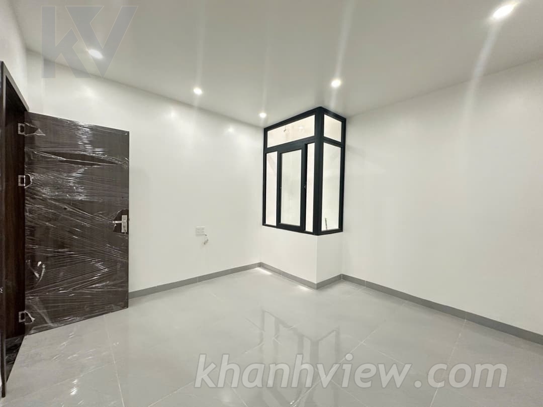 Sân phơi đồ và ban công tầng 4