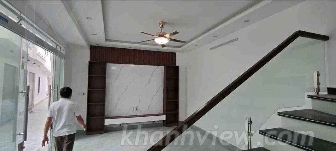 Không gian phòng khách rộng rãi nhà 3 tầng Nguyễn Lương Bằng