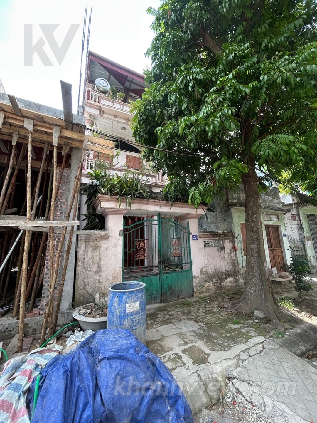 Khuôn viên nhà