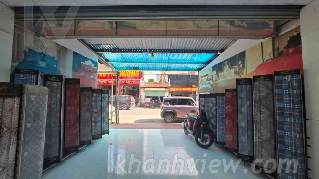 Đất mặt đường Ngô Gia Tự
