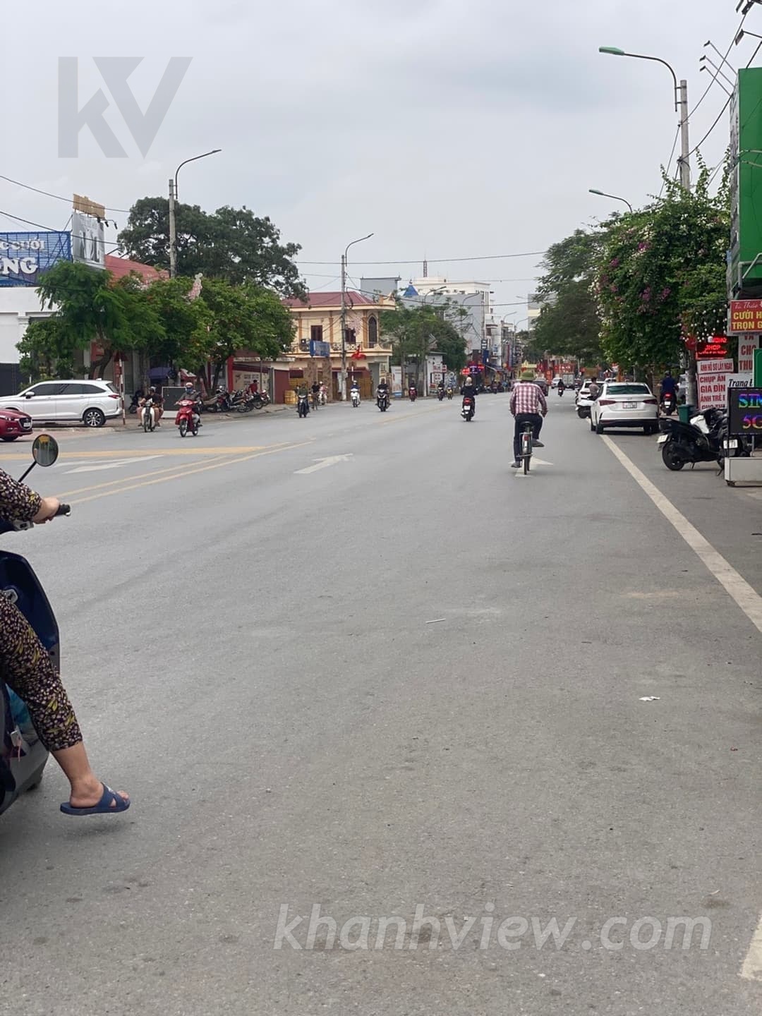 Mặt đường Phan Đăng Lưu 4