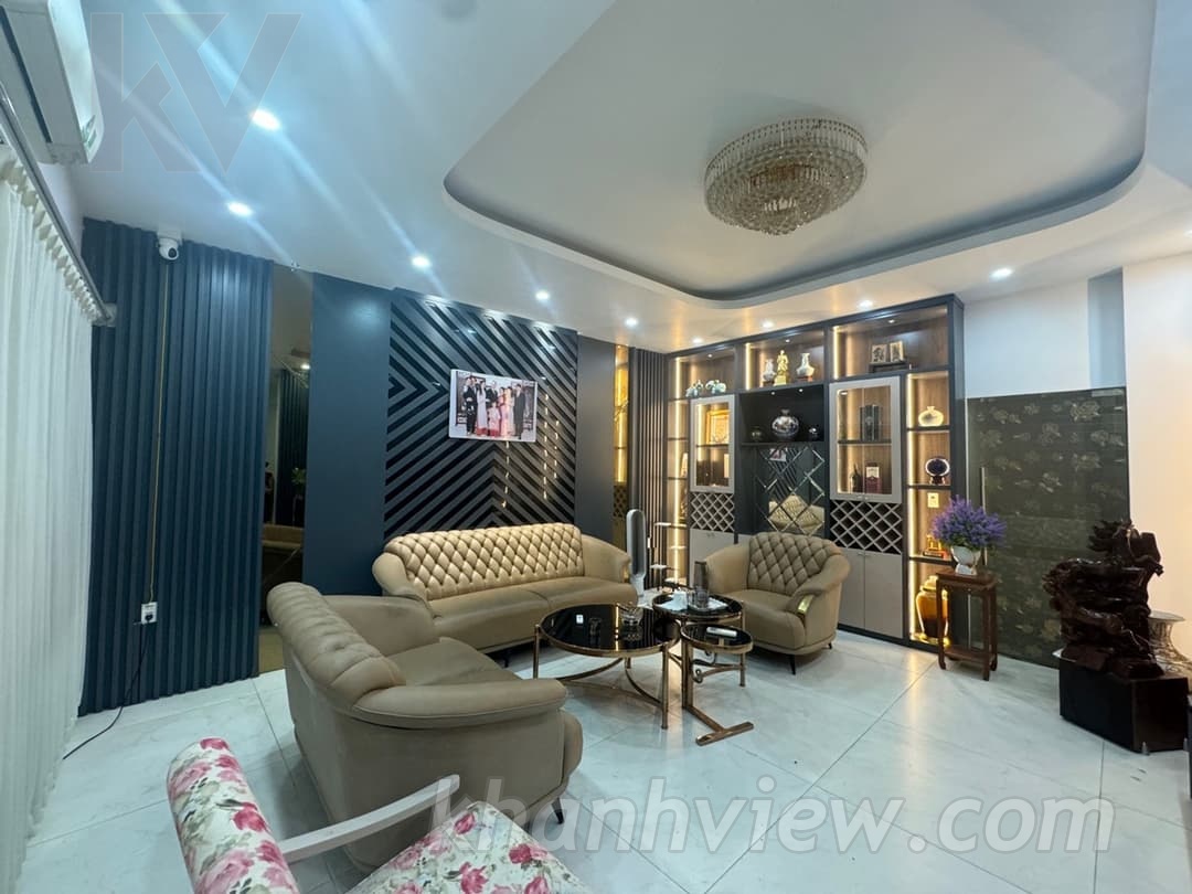 Mặt tiền Hoàng Văn Thụ