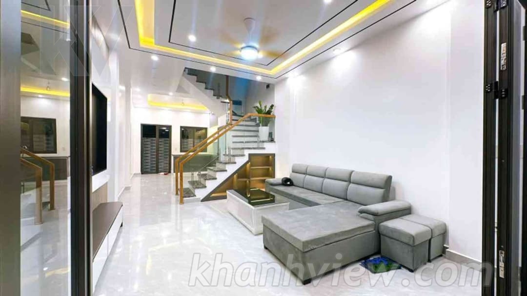 Cầu thang và ban công