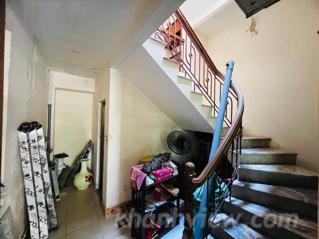 Mặt phố Lê Thánh Tông 10