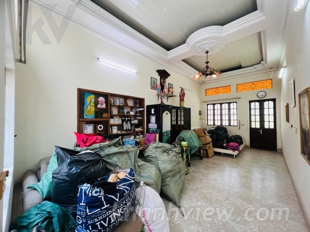 Mặt phố Lê Thánh Tông 13