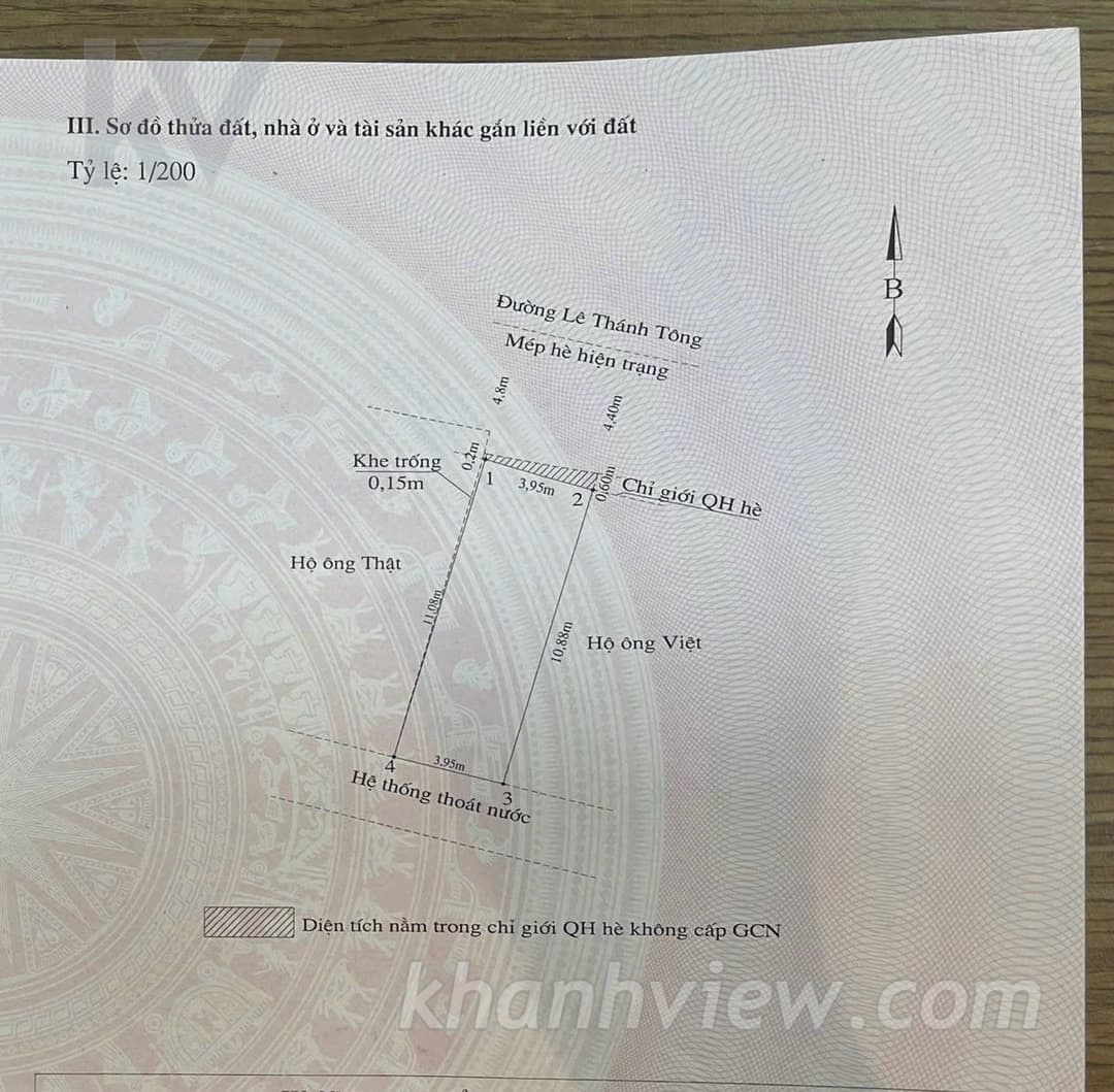 Mặt phố Lê Thánh Tông 16