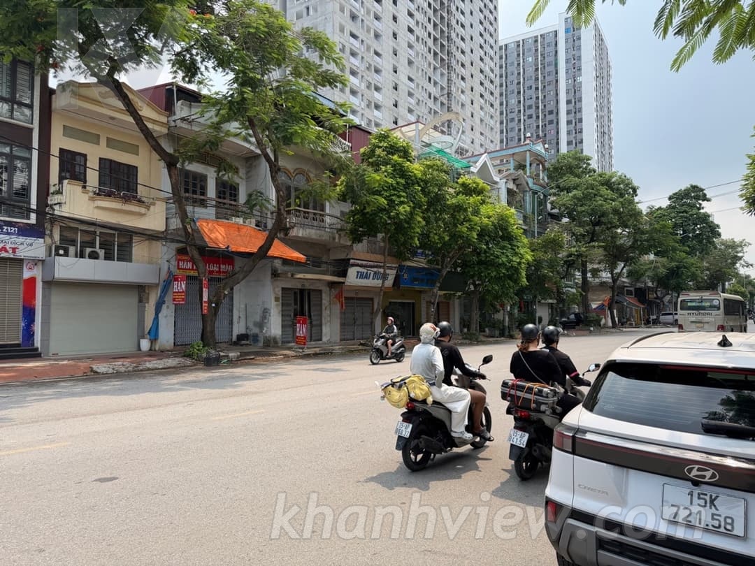 Mặt phố Lê Thánh Tông 3