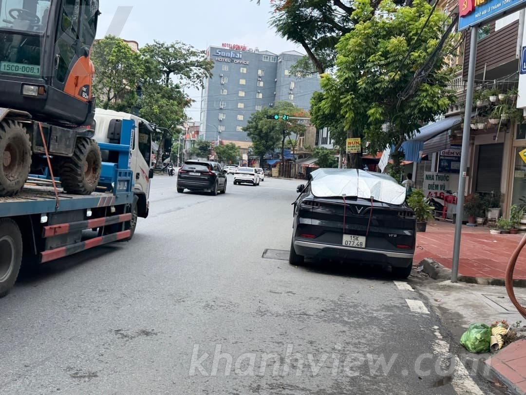 Mặt phố Lê Thánh Tông 4