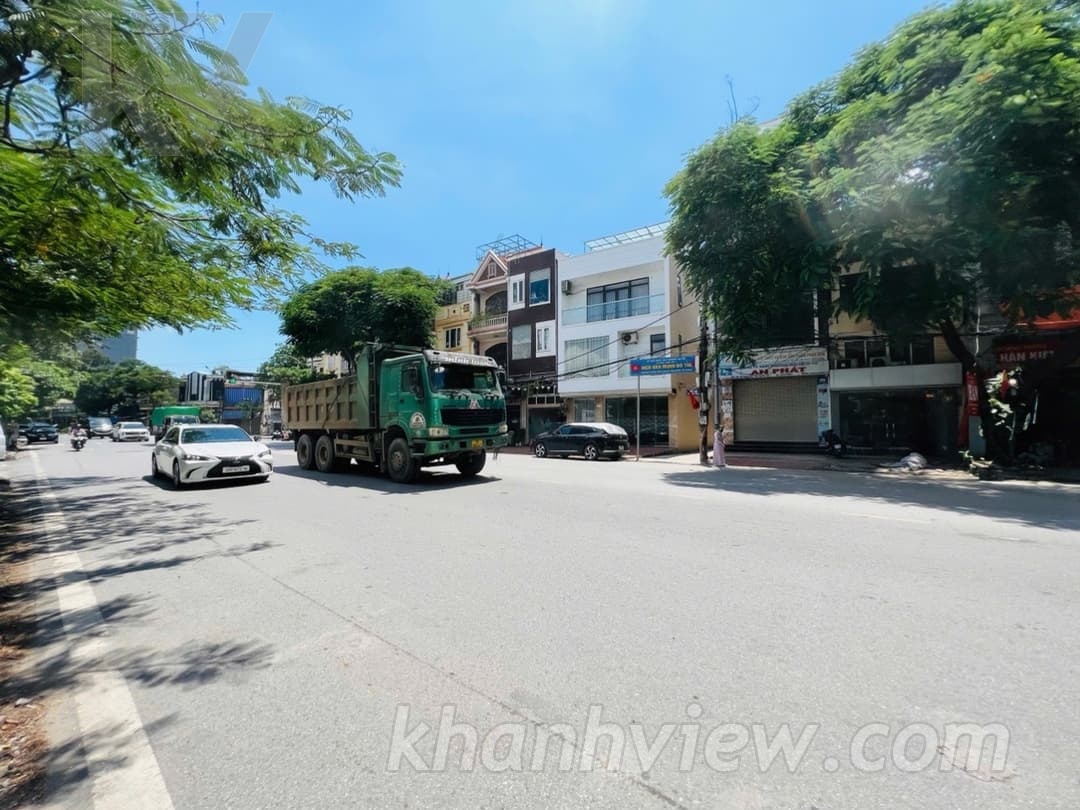 Mặt phố Lê Thánh Tông 7