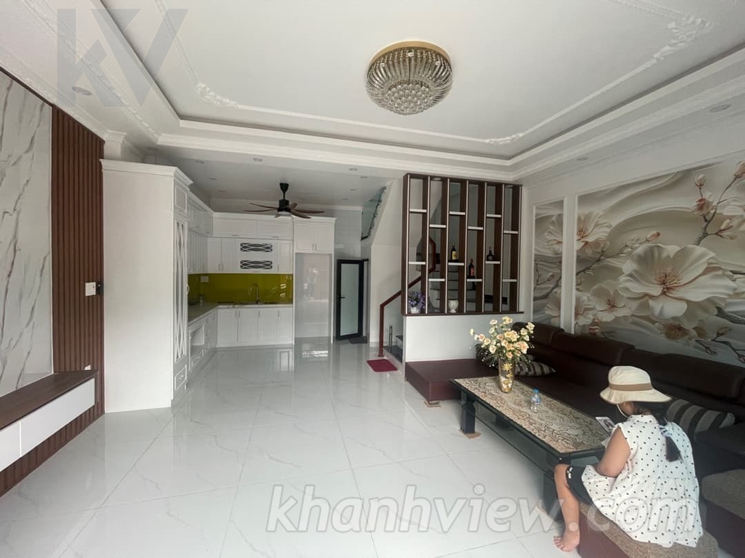 Nhà 4 tầng Phương Lưu góc chụp 2