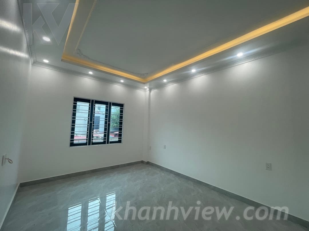 Nhà 4 tầng Phương Lưu góc chụp 4