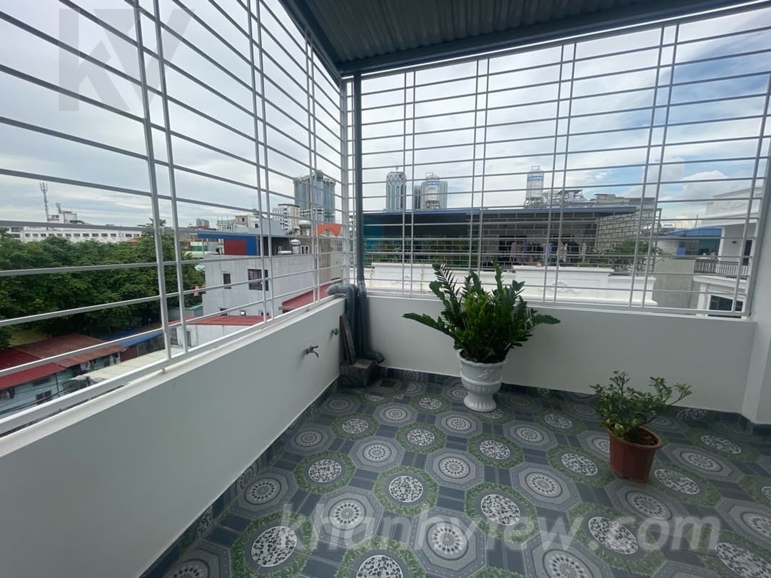 Nhà 4 tầng Phương Lưu góc chụp 7