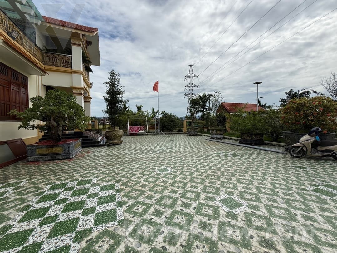 Biệt thự sân vườn 11