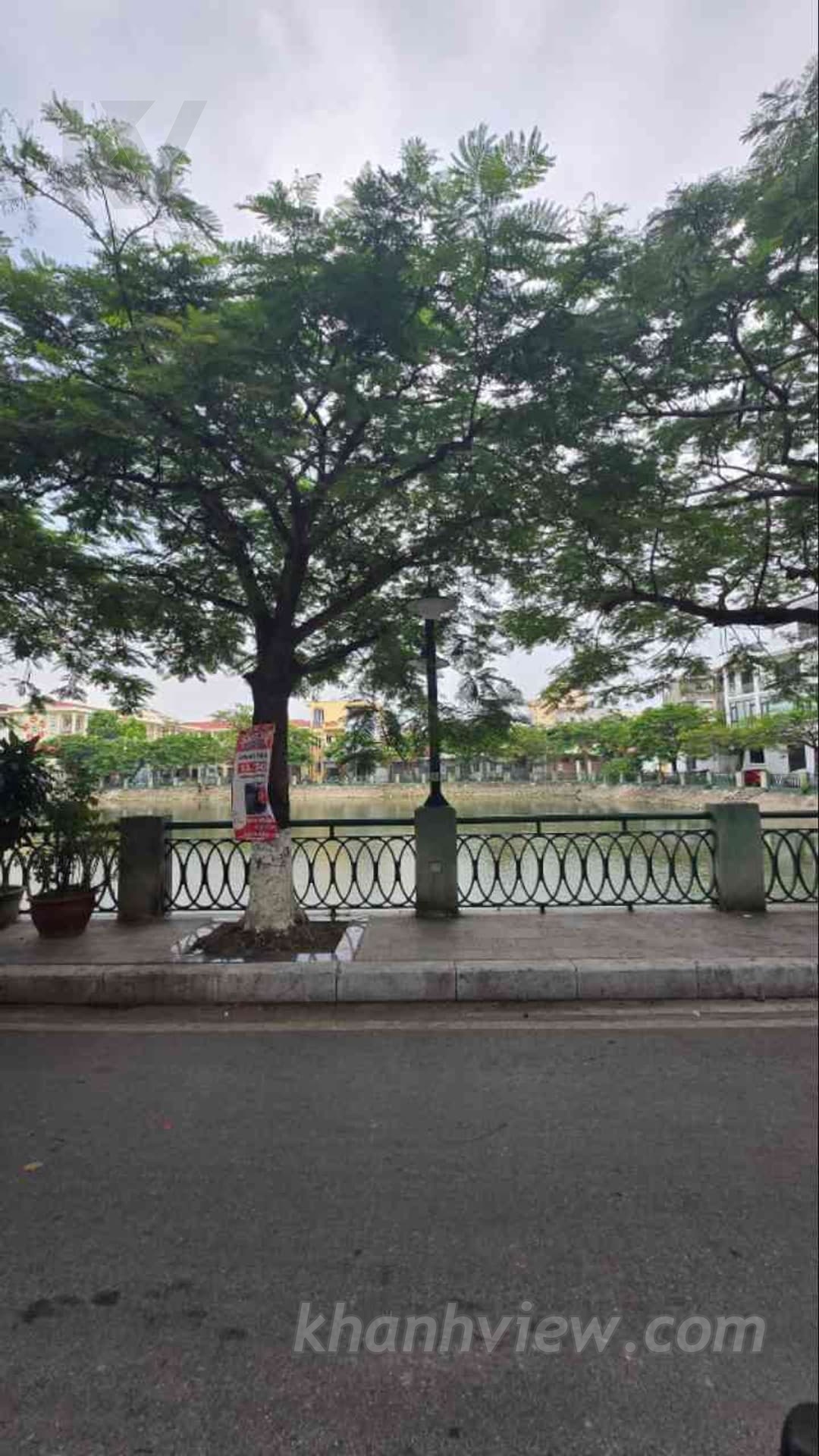 Cảnh quan mặt hồ