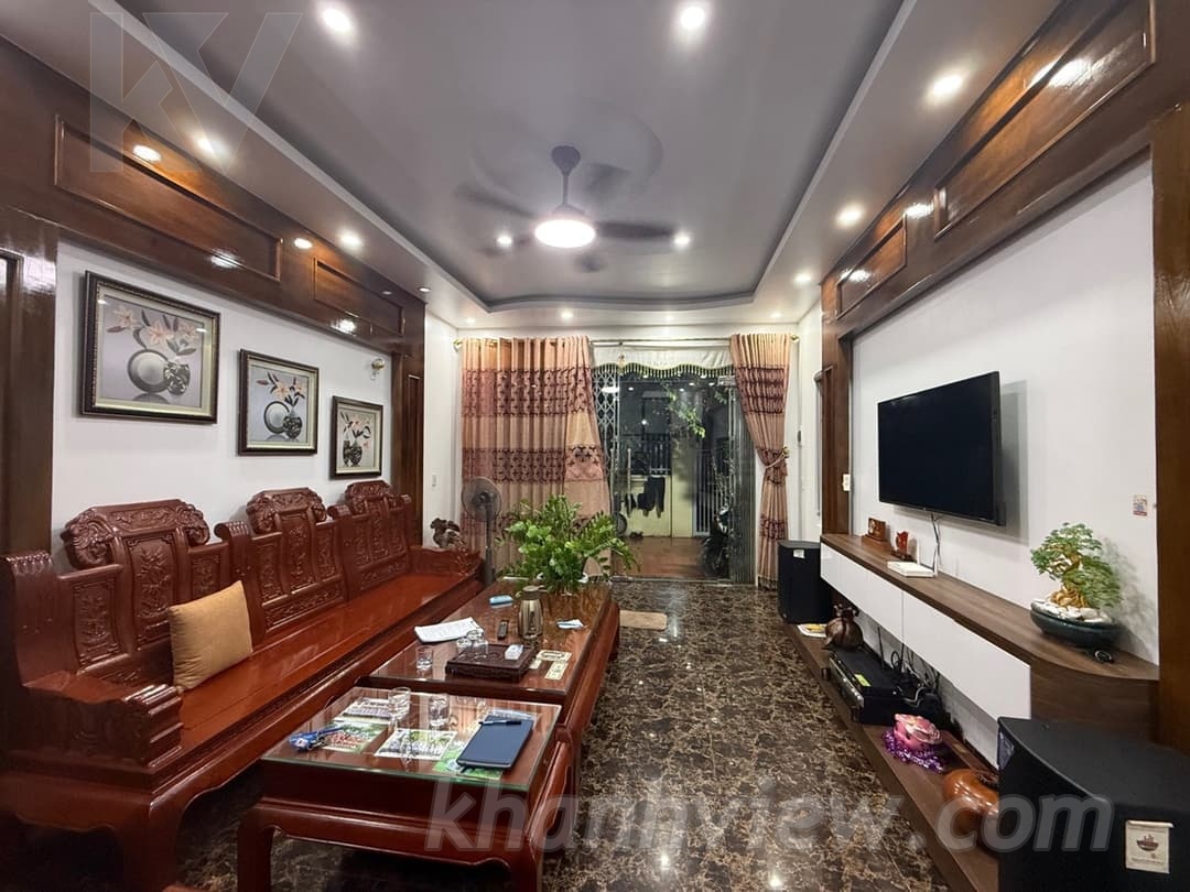 Mặt tiền nhà Kiều Trung