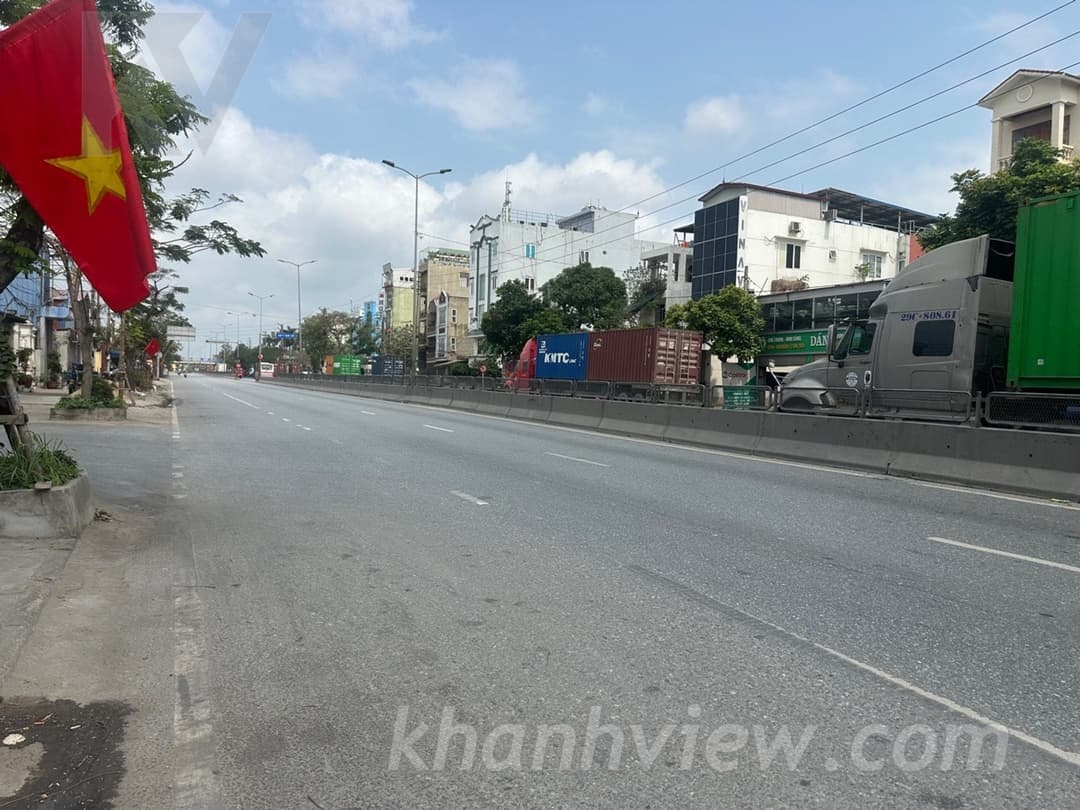Đường rộng vỉa hè to